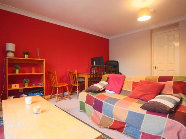 Russell Gardens, Roseburn, Edinburgh. 3 bed flat to rent £1,800 pcm £415 pw