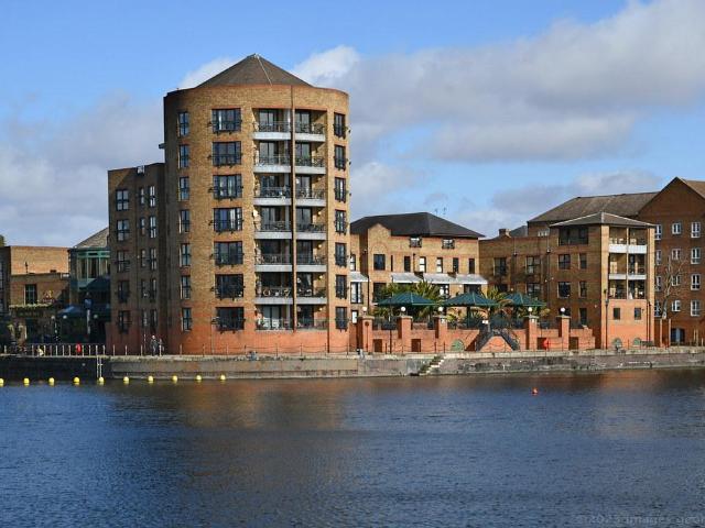 Russell Place, London SE16 3 bed apartment to rent £3,000 pcm £692 pw