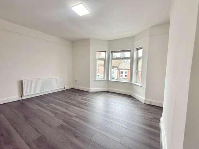 Russell Rise, Luton, Bedfordshire, LU1