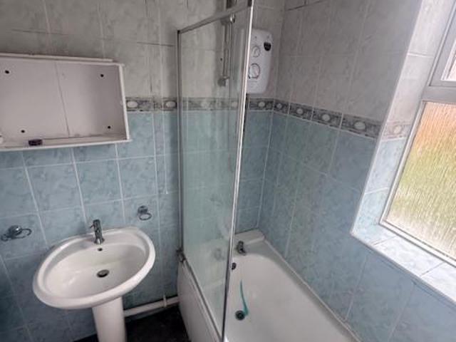 Russell Rise, Luton, Bedfordshire, LU1 1 bed in a house share to rent £650 pcm £150 pw