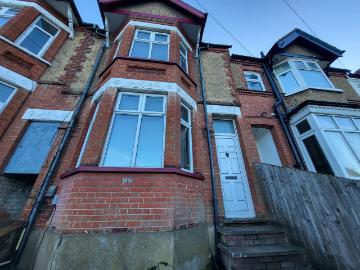 Russell Rise Luton LU1, Studio to rent, £475 pcm | PrimeLocation