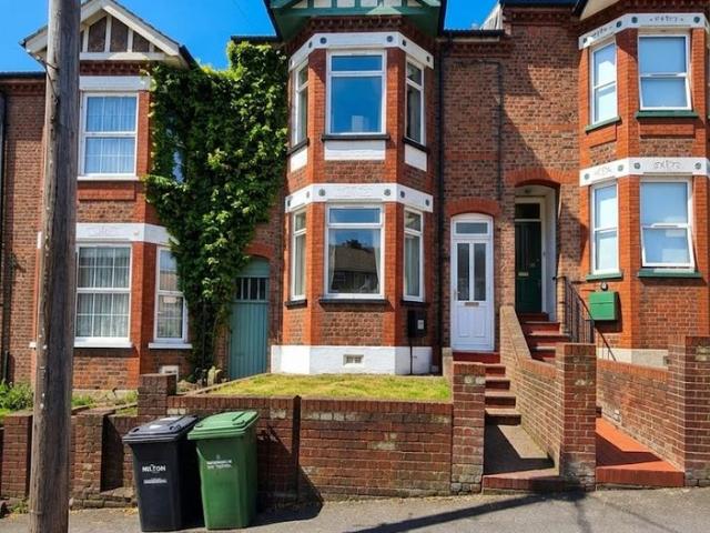 Russell Rise, Luton LU1, 4 bed terraced house to rent, £2,199 pcm | PrimeLocation
