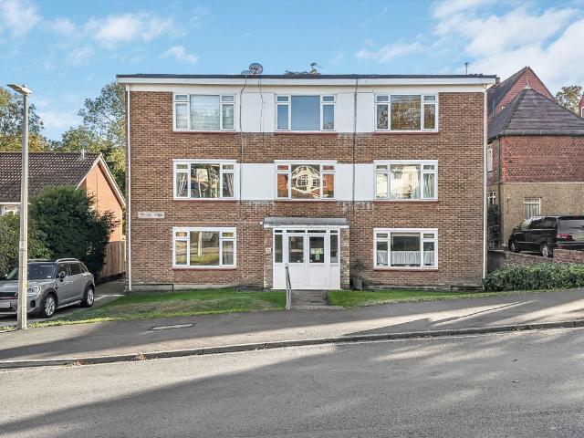 Russell Road, Buckhurst Hill IG9, 1 bed flat to rent, £1,600 pcm | PrimeLocation