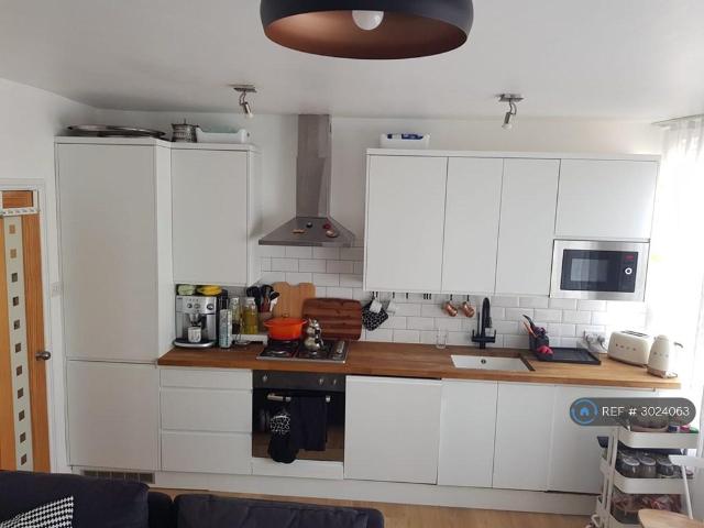 Russell Road, London, N13 2 bed end of terrace house to rent £2,200 pcm £508 pw