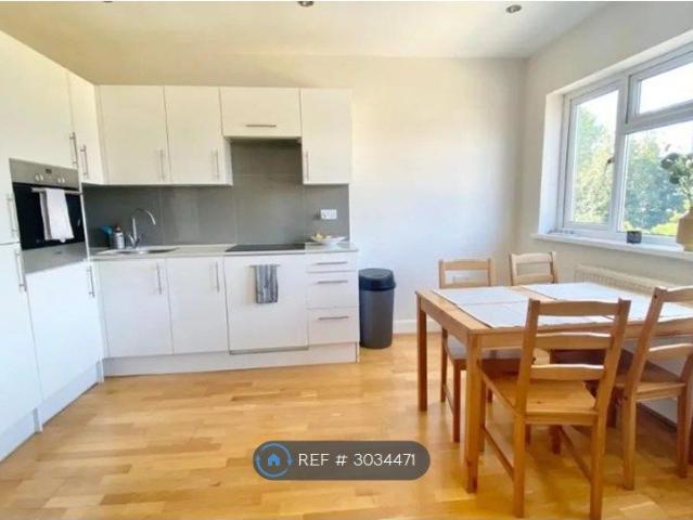 Russell Road, London NW9, 3 bed flat to rent, £2,200 pcm | PrimeLocation