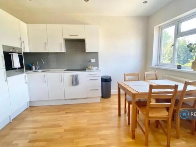 Russell Road, London, NW9 3 bed flat to rent £2,200 pcm £508 pw