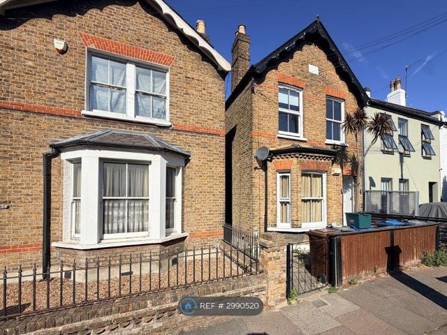 Russell Road, London SW19, 1 bed flat to rent, £1,750 pcm | PrimeLocation
