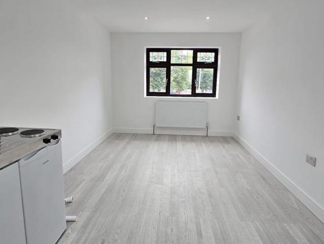 Russell Road, Tilbury, Essex RM18, Studio to rent, £1,000 pcm | PrimeLocation