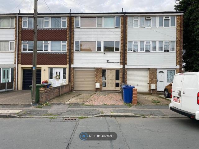 Russell Road, Tilbury RM18, 3 bed terraced house to rent, £1,800 pcm | PrimeLocation