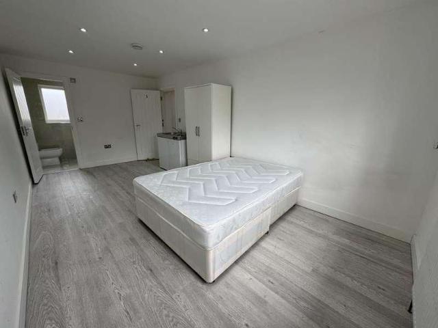 Russell Road, Tilbury, RM18