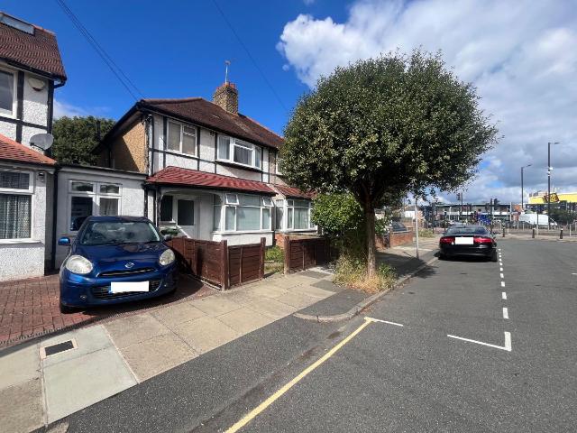 Russell Road, Twickenham TW2, 4 bed semi detached house to rent, £3,000 pcm | PrimeLocation
