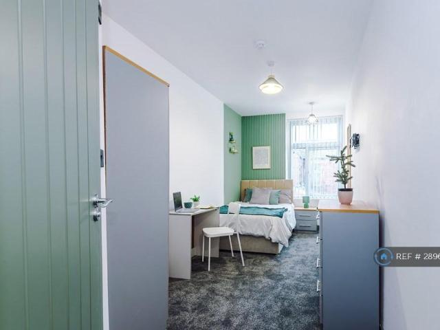 Russell St, Bolton, BL1 1 bed in a house share to rent £695 pcm £160 pw