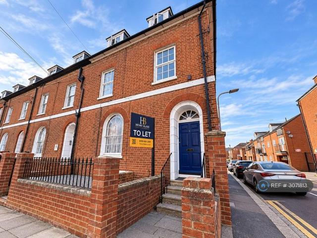 Russell St, Reading, RG1 2 bed flat to rent £1,295 pcm £299 pw