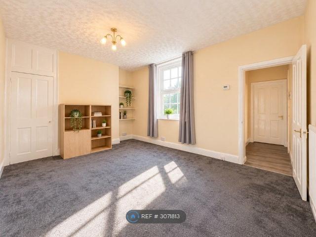 Russell St, Reading RG1, 2 bed flat to rent, £1,295 pcm | PrimeLocation