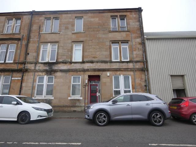 Russell Street, Johnstone PA5, 2 bed flat to rent, £695 pcm | PrimeLocation