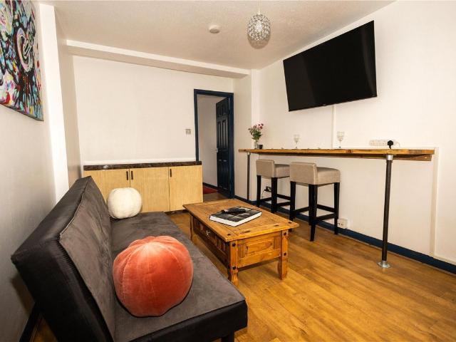 Russell Street, Luton, Bedfordshire LU1, 1 bed flat to rent, £900 pcm | PrimeLocation