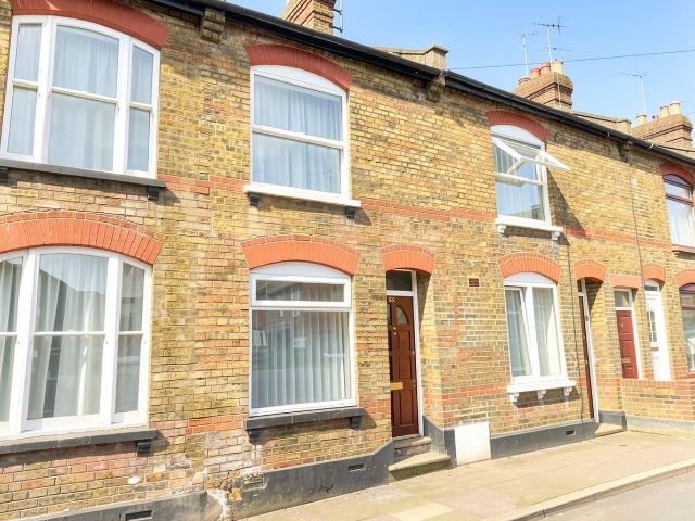 Russell Street, Luton LU1, 2 bed terraced house to rent, £1,200 pcm | PrimeLocation