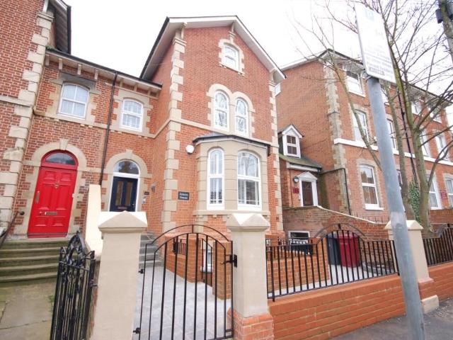 Russell Street, Reading RG1, Studio to rent, £950 pcm | PrimeLocation