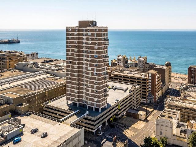 Russell Square, Brighton BN1, 2 bed flat to rent, £2,500 pcm | PrimeLocation
