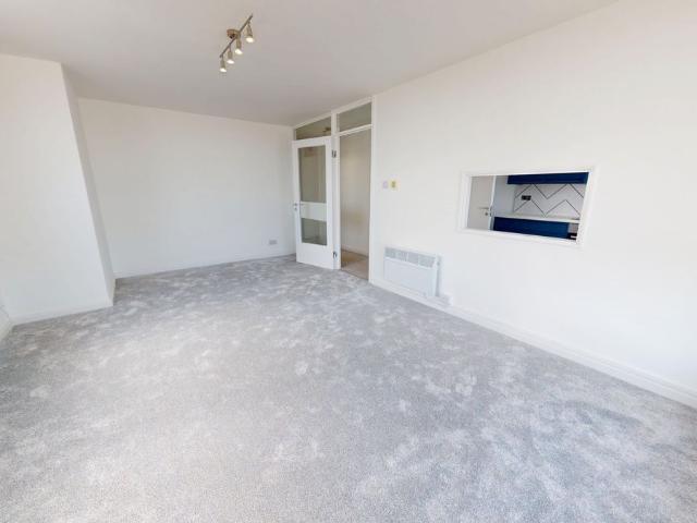 Russell Square, City Centre, Brighton BN1, 2 bed flat to rent, £1,895 pcm | PrimeLocation