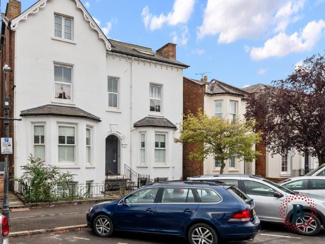 Russell Terrace, Leamington Spa, CV31 2 bed flat to rent £1,695 pcm £391 pw