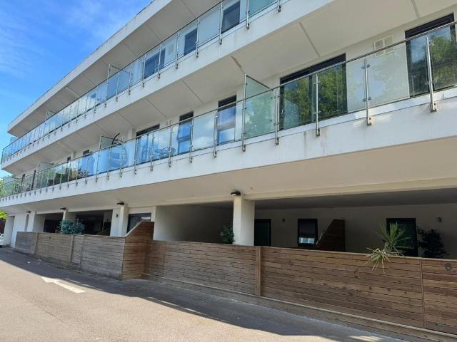 Russell Way, CRAWLEY, RH10 1 bed flat to rent £1,250 pcm £288 pw