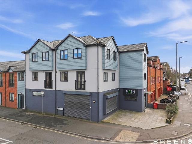 Russells Court, Russells Ride, Cheshunt, Waltham Cross EN8, 2 bed flat to rent, £1,600 pcm | PrimeLocation