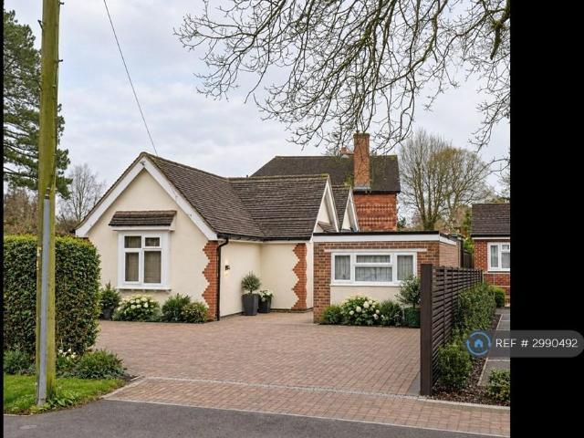 Russells Crescent, Horley, RH6 1 bed in a house share to rent £750 pcm £173 pw