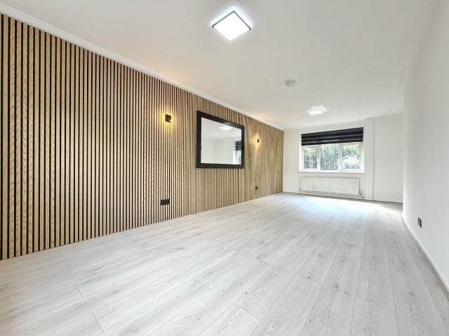 Russells Ride, Cheshunt, Waltham Cross EN8, 4 bed semi detached house to rent, £2,950 pcm | PrimeLocation