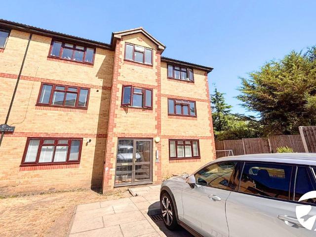 Russett Court, Cheshunt Road, Belvedere DA17, 2 bed flat to rent, £1,600 pcm | PrimeLocation