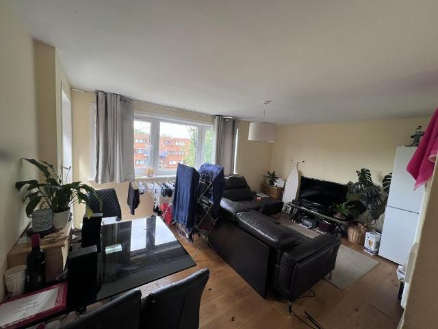 Russet Crescent, London 4 bed flat to rent £4,500 pcm £1,038 pw