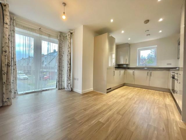 Russet Walk, Greenhithe DA9, 2 bed flat to rent, £1,500 pcm | PrimeLocation