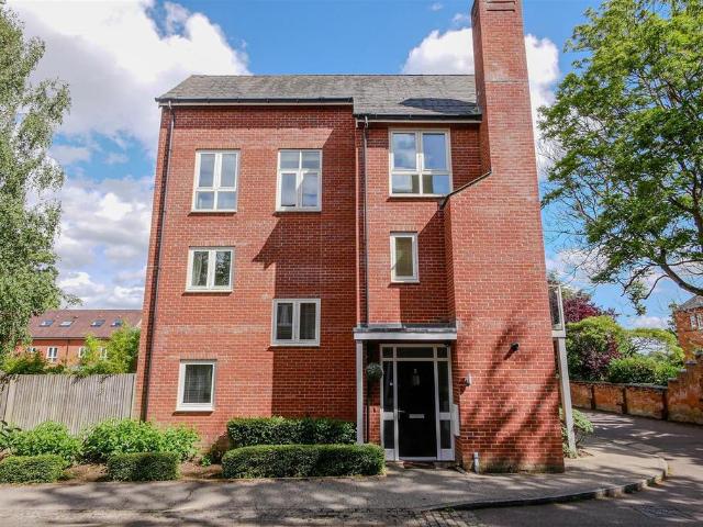Ruttle Close, Cholsey OX10 4 bed townhouse to rent £2,250 pcm £519 pw