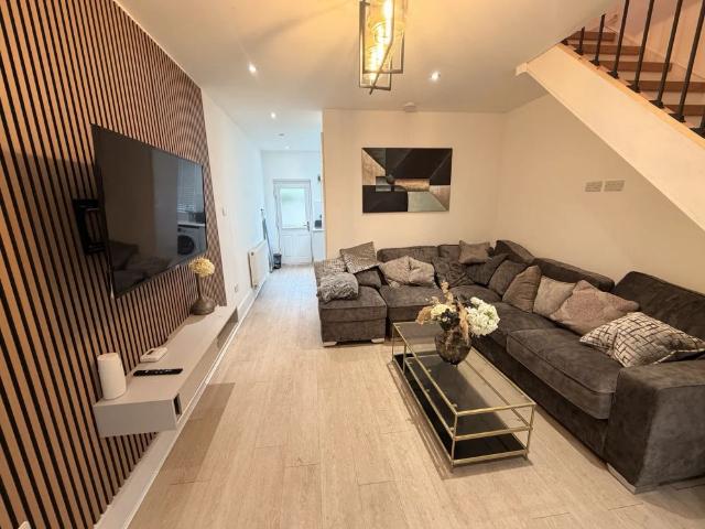 Ruth Square, Broomhill, S10 2FY
