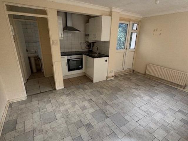 Ruthin Close, Luton LU1, Studio to rent, £625 pcm | PrimeLocation