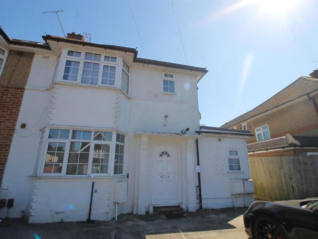 Rutland Avenue, High Wycombe HP12, 1 bed maisonette to rent, £950 pcm | PrimeLocation