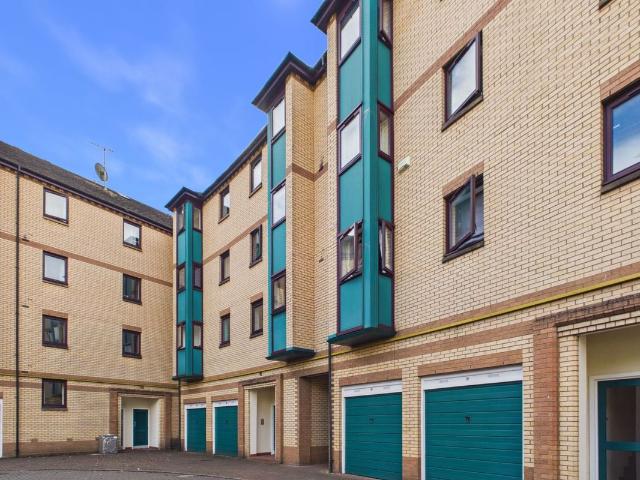 Rutland Court, Glasgow G51, 3 bed flat to rent, £1,450 pcm | PrimeLocation