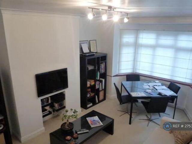 Rutland Court, London, 2 Bedroom Flat