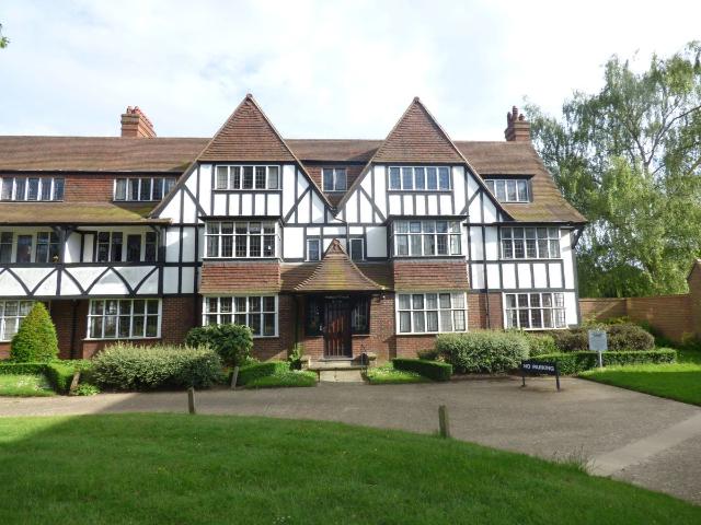 Rutland Court, Queens Drive, London W3, 2 bed flat to rent, £2,600 pcm | PrimeLocation