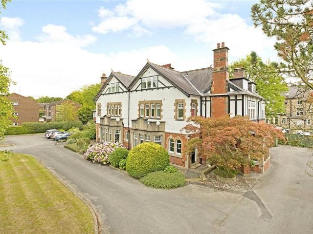 Rutland Drive, Harrogate, North. 2 bed penthouse to rent £1,395 pcm £322 pw