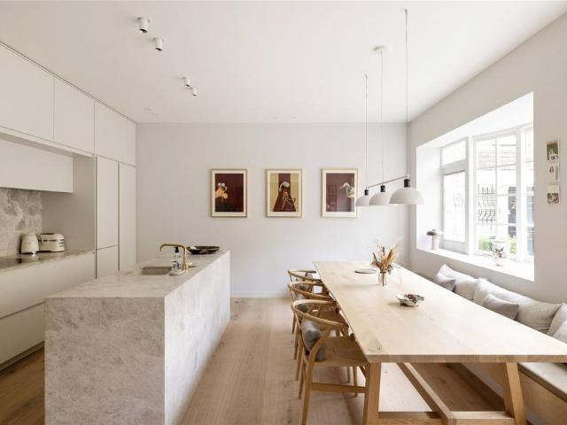 Rutland Gardens Mews, London, SW7 2 bed apartment to rent £12,783 pcm £2,950 pw