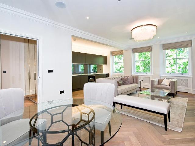 Rutland Gate, Knightsbridge SW7 2 bed apartment to rent £6,500 pcm £1,500 pw