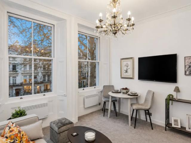 Rutland Gate, London SW7, 1 bed flat to rent, £3,200 pcm | PrimeLocation