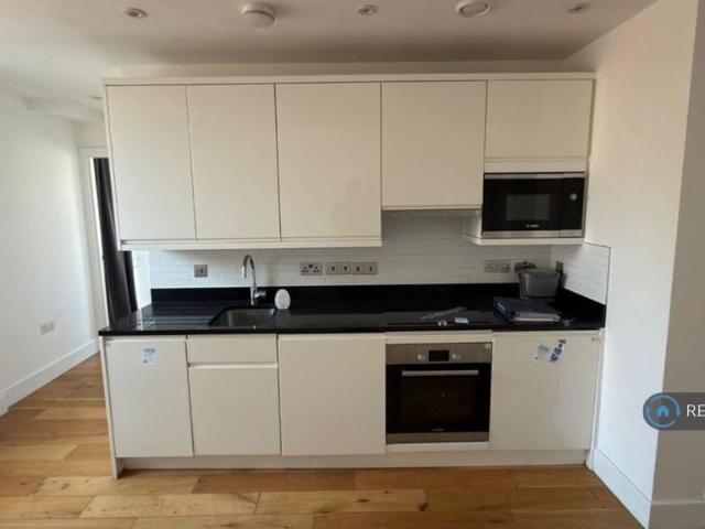 Rutland House, Epsom, KT18 1 bed flat to rent £1,300 pcm £300 pw