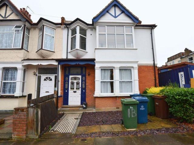 Rutland Road, Central Harrow 2 bed ground floor flat to rent £1,550 pcm £358 pw
