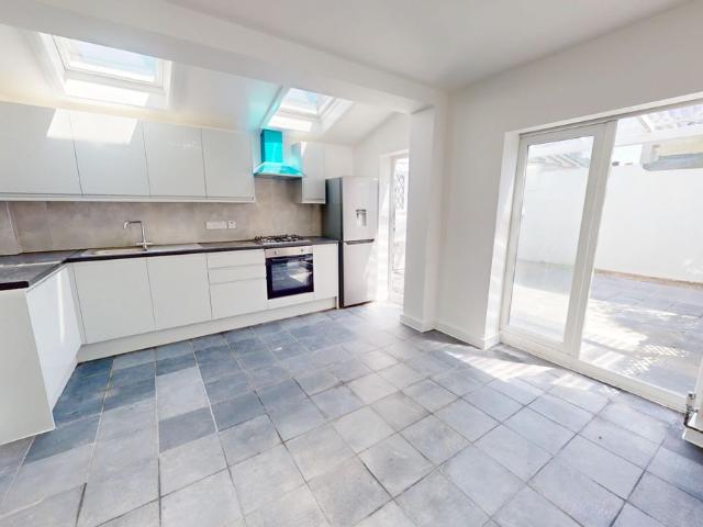 Rutland Road, Hove BN3, 2 bed flat to rent, £1,550 pcm | PrimeLocation