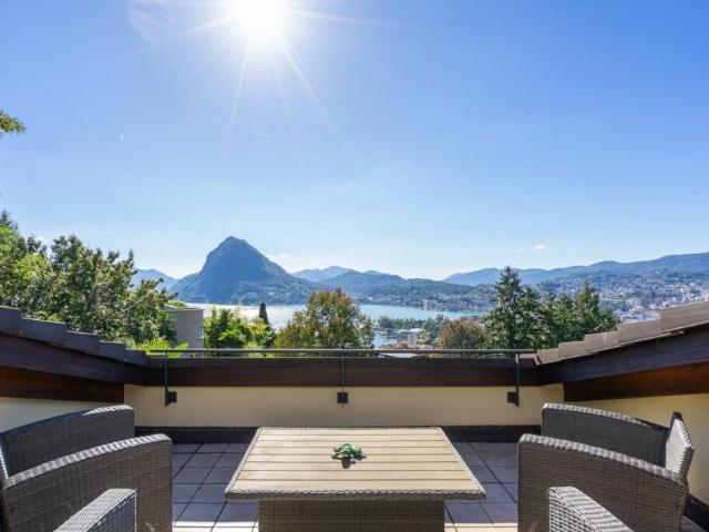 RUVIGLIANA ATTICO 4.5 LOCALI VISTA LAGO E GIARDINO PRIVATO