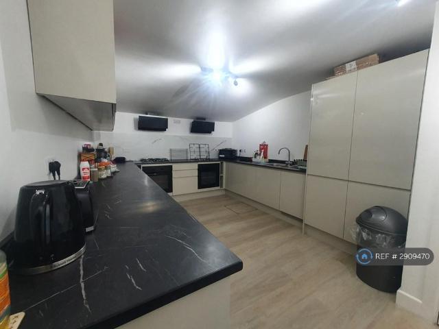 Ruxley Close, Epsom, KT19 1 bed in a house share to rent £800 pcm £185 pw