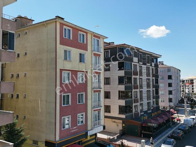 Rüzgar Emlak'tan Merkezi Konum Cadde Üzeri Ara Kat Daire