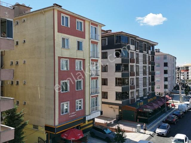 Rüzgar Emlak'tan Merkezi Konum Cadde Üzeri Ara Kat Daire